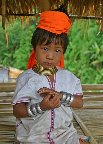 430px-Karen_Padaung_Girl_Portrait